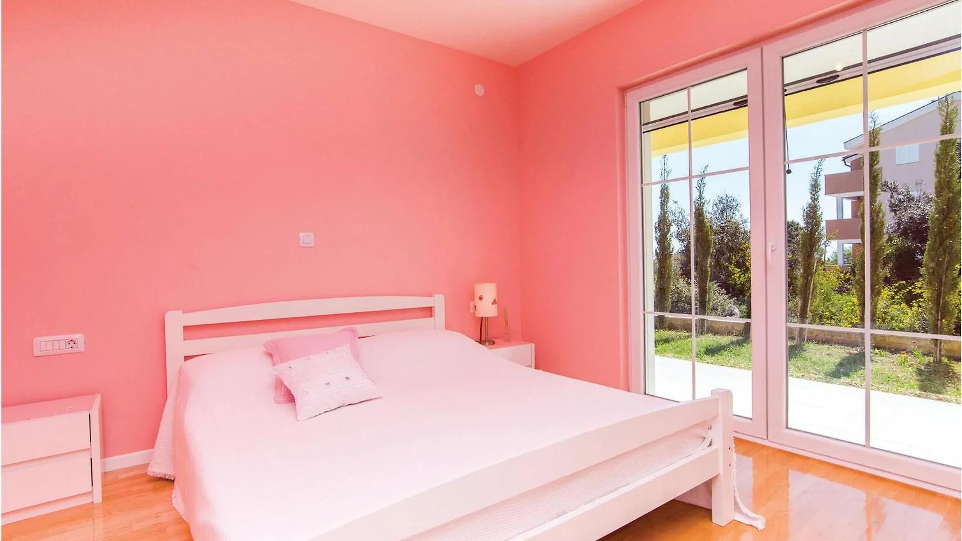 2 Bedroom Gorgeous Apartment In Pakostane