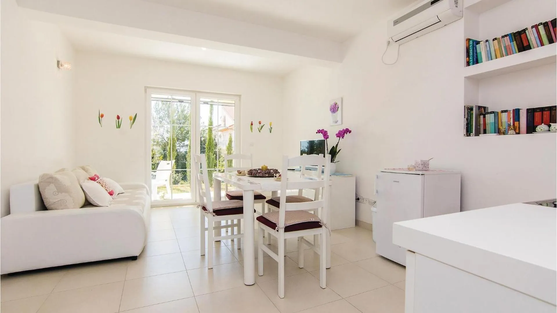 2 Bedroom Gorgeous Apartment In Pakostane Croatia