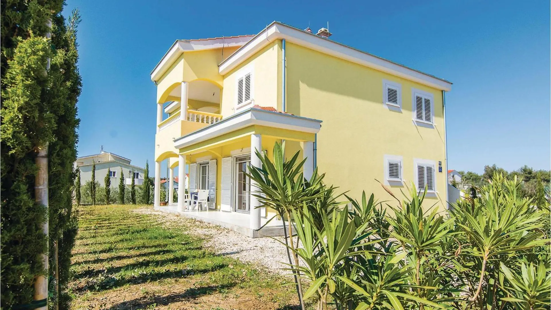 2 Bedroom Gorgeous Apartment In Pakostane