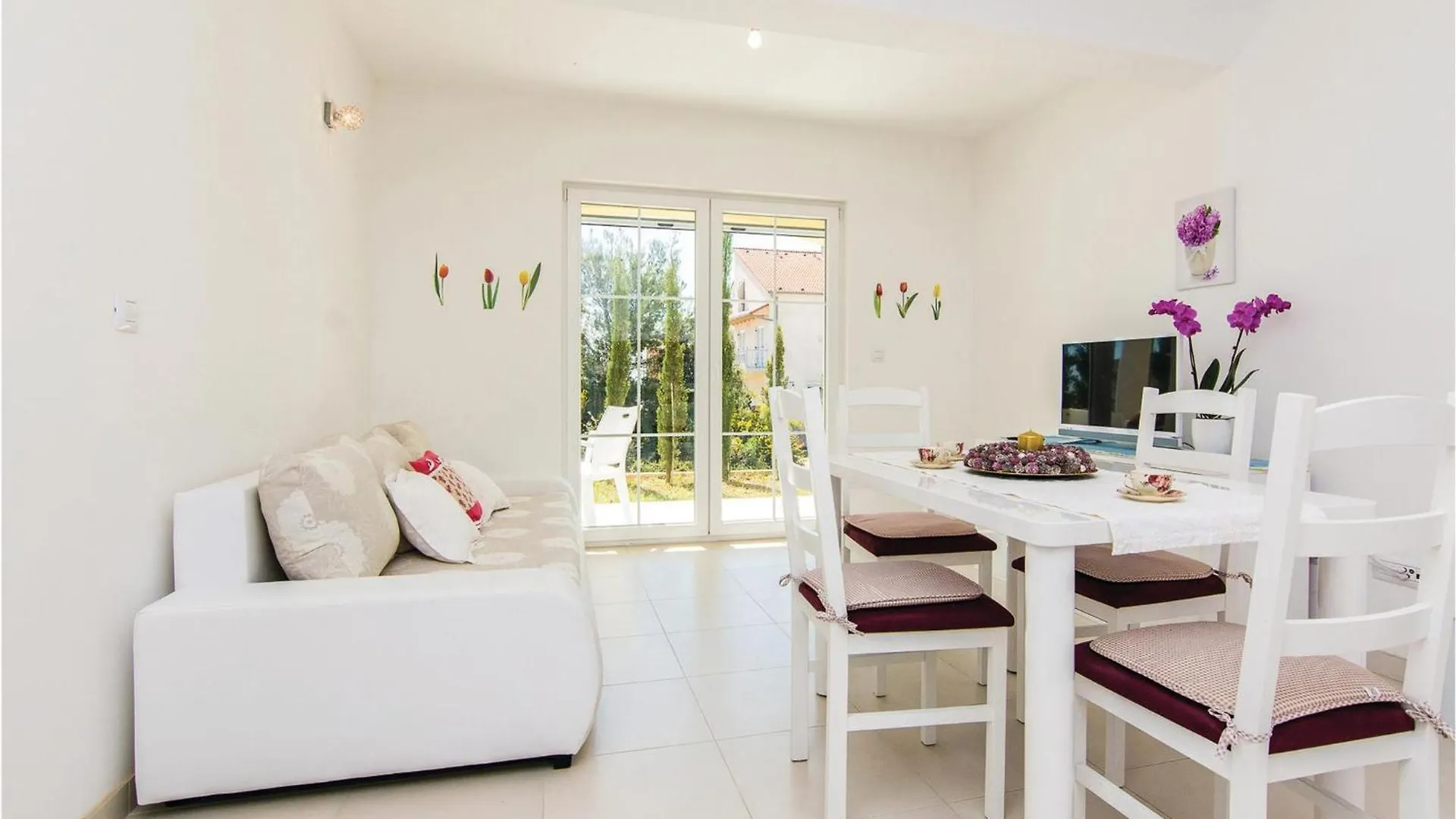 2 Bedroom Gorgeous Apartment In Pakostane