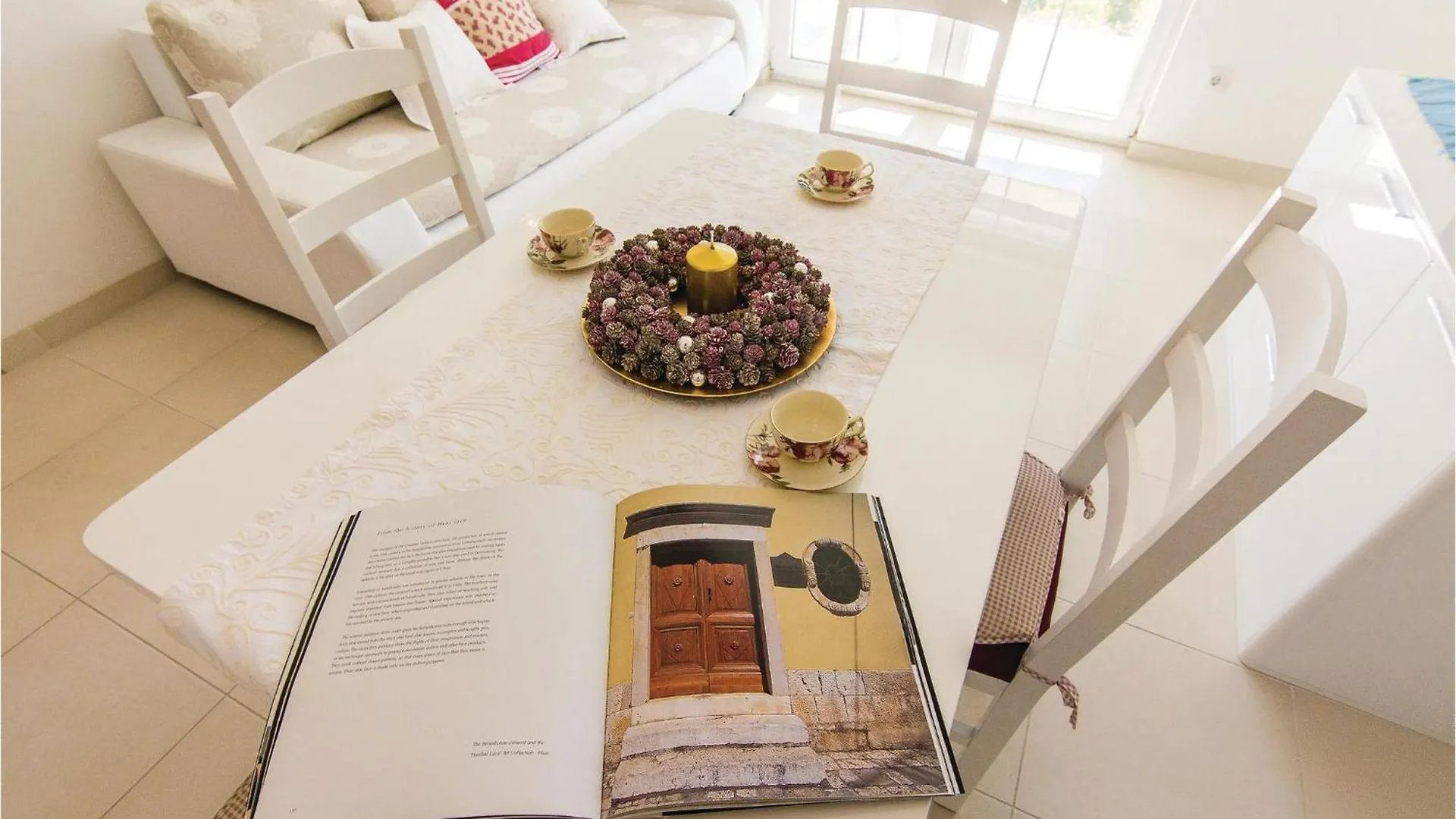 2 Bedroom Gorgeous Apartment In Pakostane 0*,