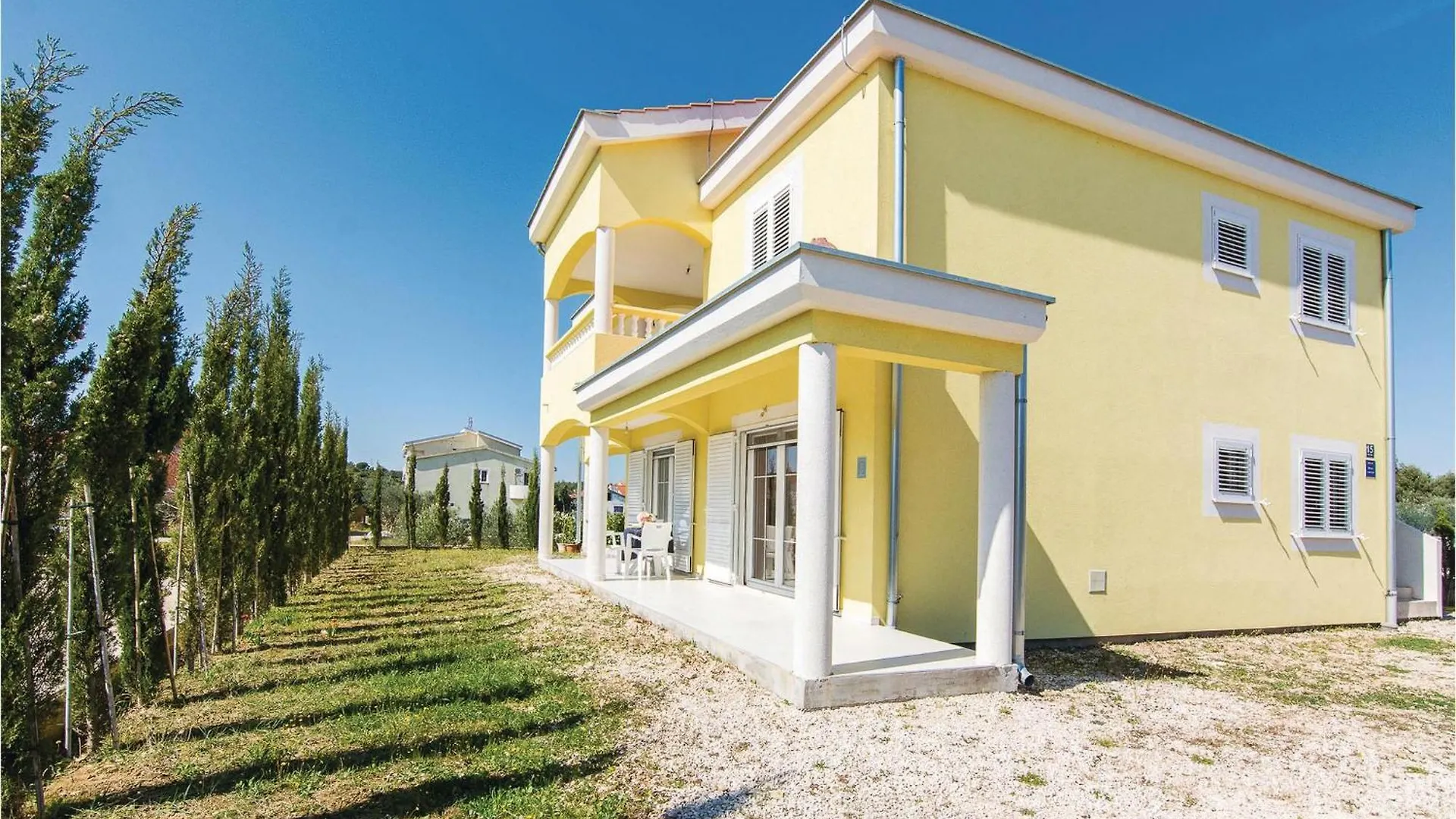 2 Bedroom Gorgeous Apartment In Pakostane 0*,