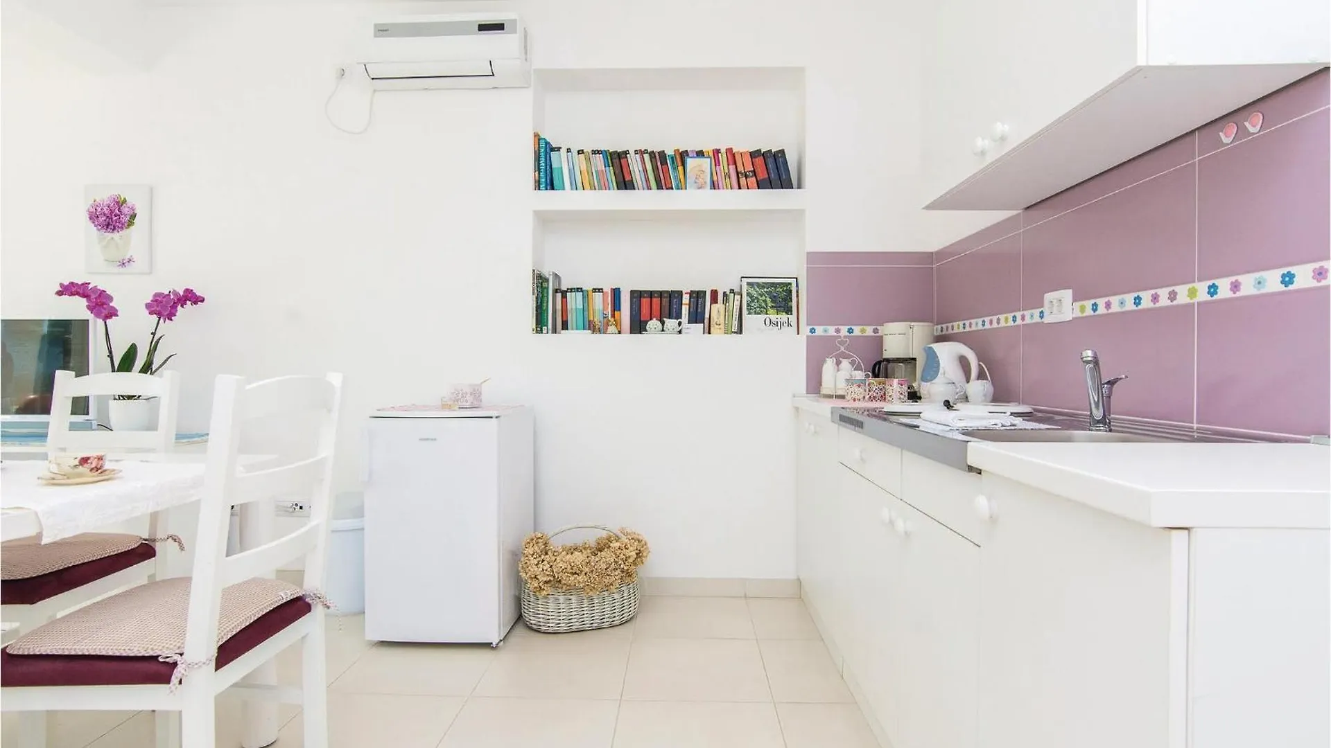 2 Bedroom Gorgeous Apartment In Pakostane Croatia