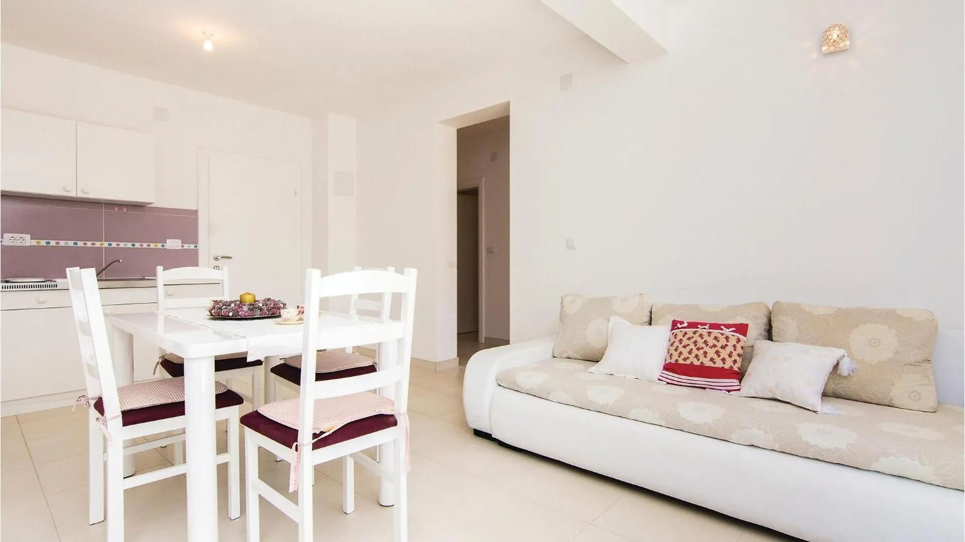 2 Bedroom Gorgeous Apartment In Pakostane