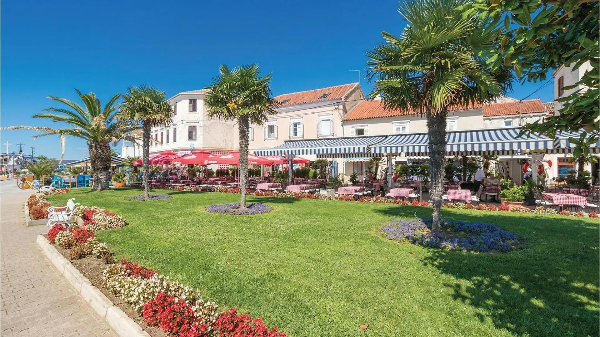 2 Bedroom Gorgeous Apartment In Pakostane Croatia